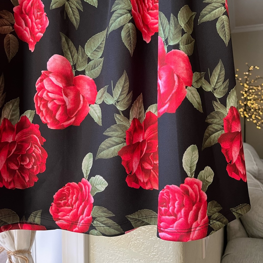 Red Roses Skirt - Picture 5 of 8